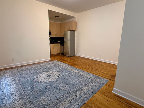 5th image of 210 W 94th St APT 3B