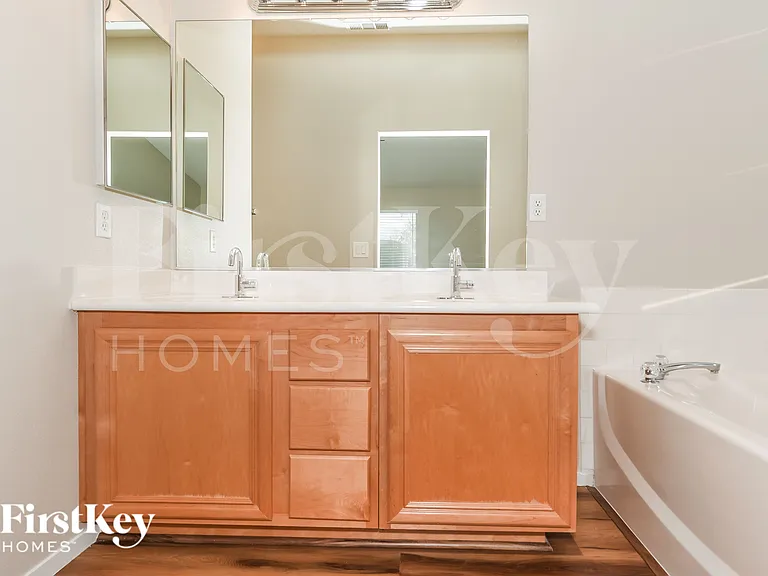 10211 Eden Falls Ln — Photo 17