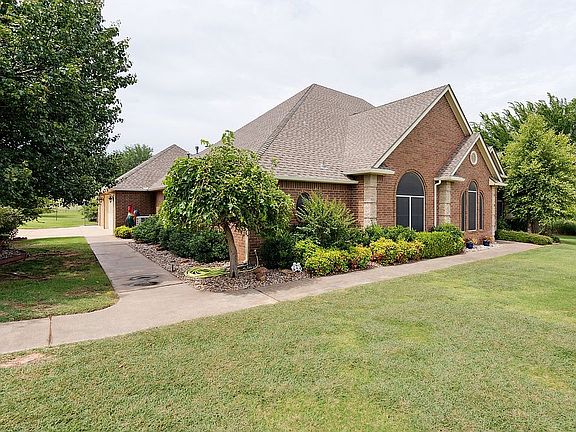 4th image of 4115 Paradise Dr