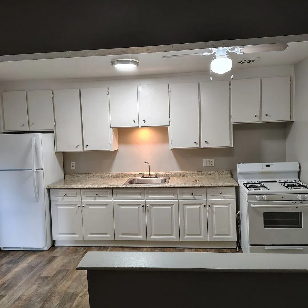 Parkwood Square Apartments — Photo 2