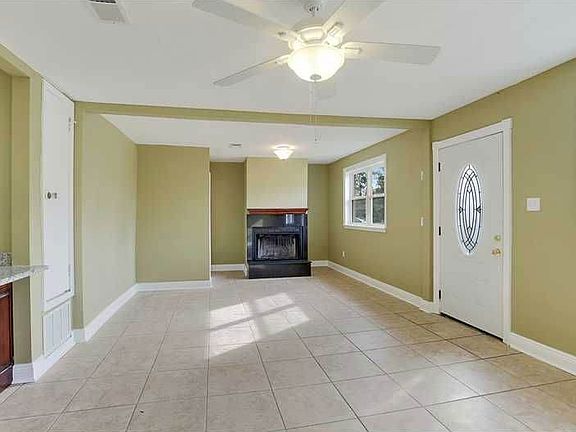 356 Pheasant Lane Living room