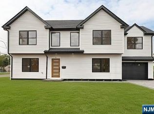 70 Greenwich St, Bergenfield, NJ 07621