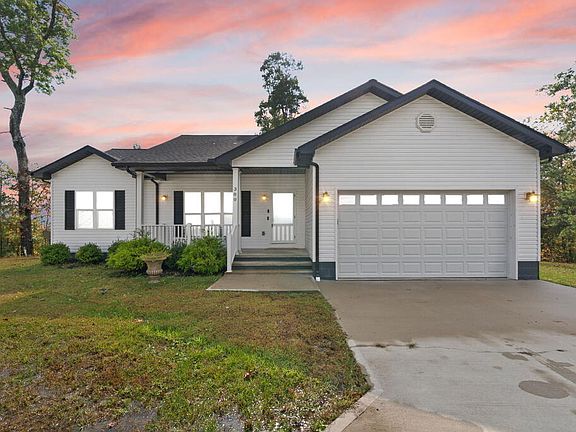 2nd image of 380 Lucia Dr