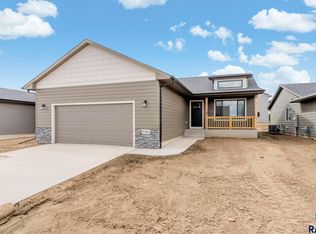 5504 E Brennan Dr, Sioux Falls, SD 57110