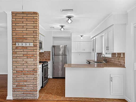 4th image of 11227 Greenwillow Dr
