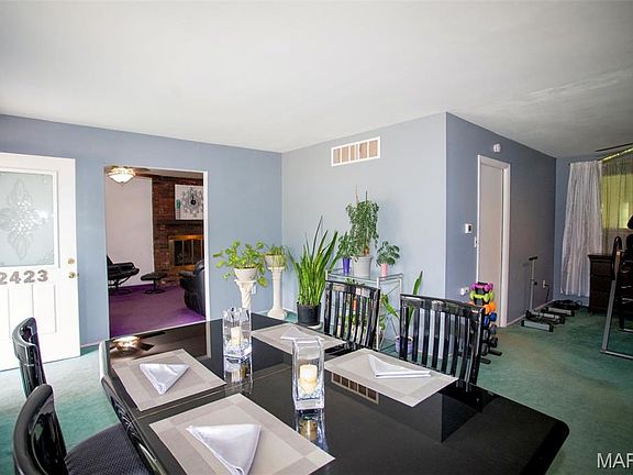5th image of 2423 Chaucer Ave
