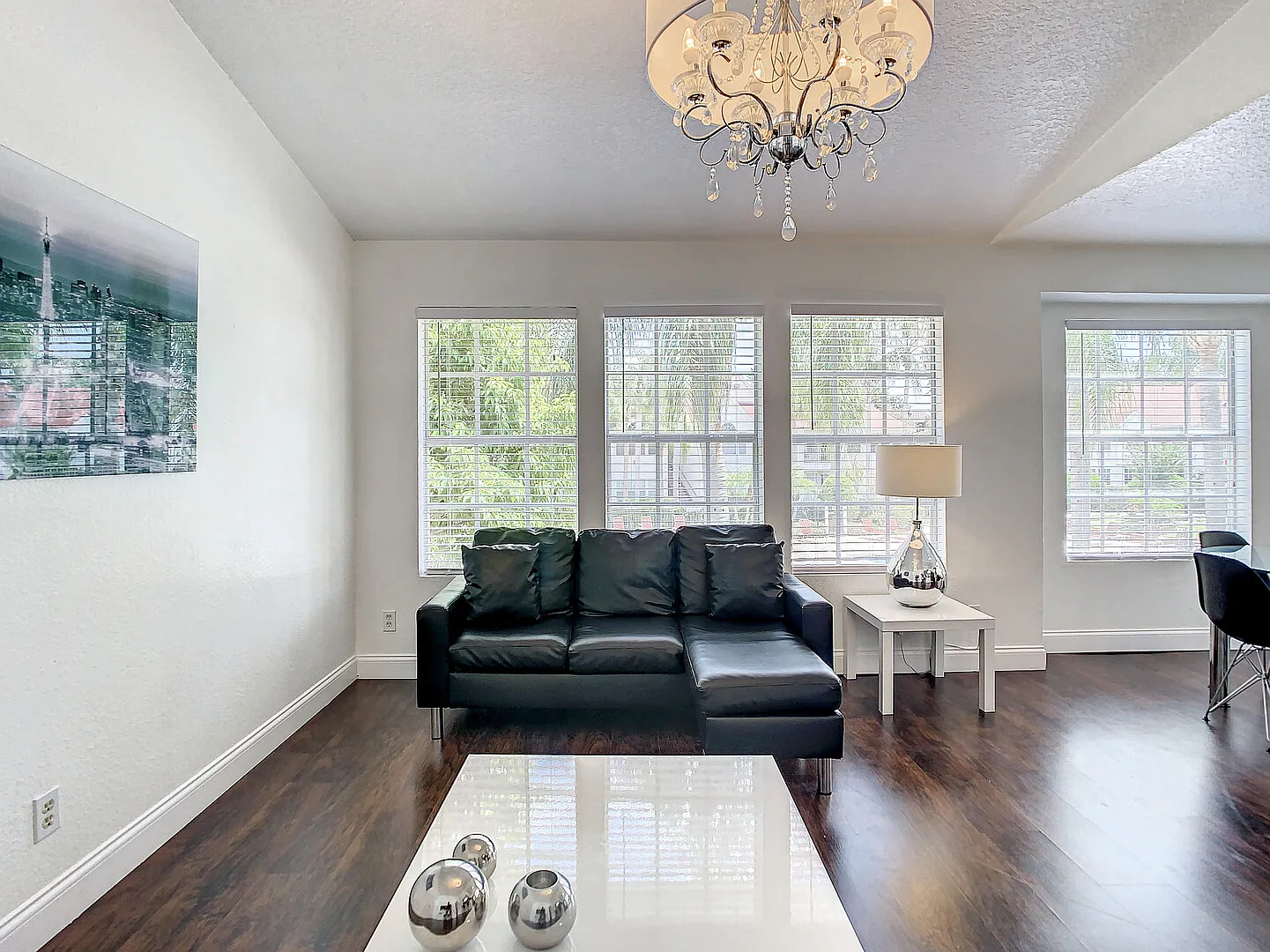 Luxury 2-Bedroom Condo in SeaWorld — Photo 4