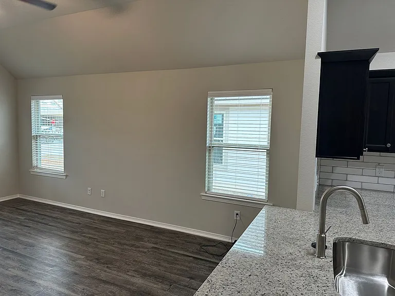 1211 Highgarden Dr — Photo 8