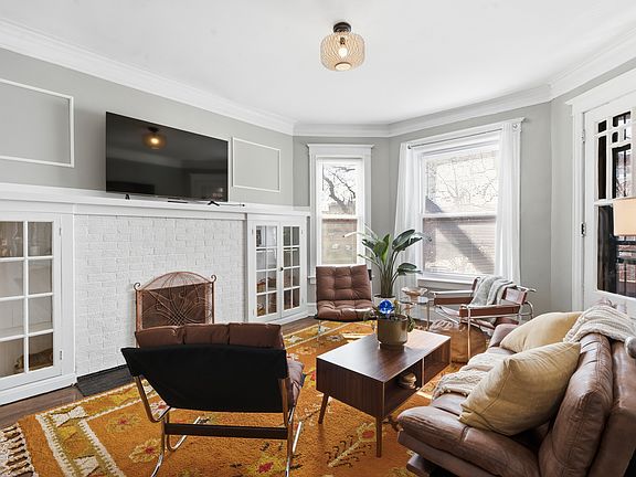 3rd image of 6239 S Ellis Ave APT 3