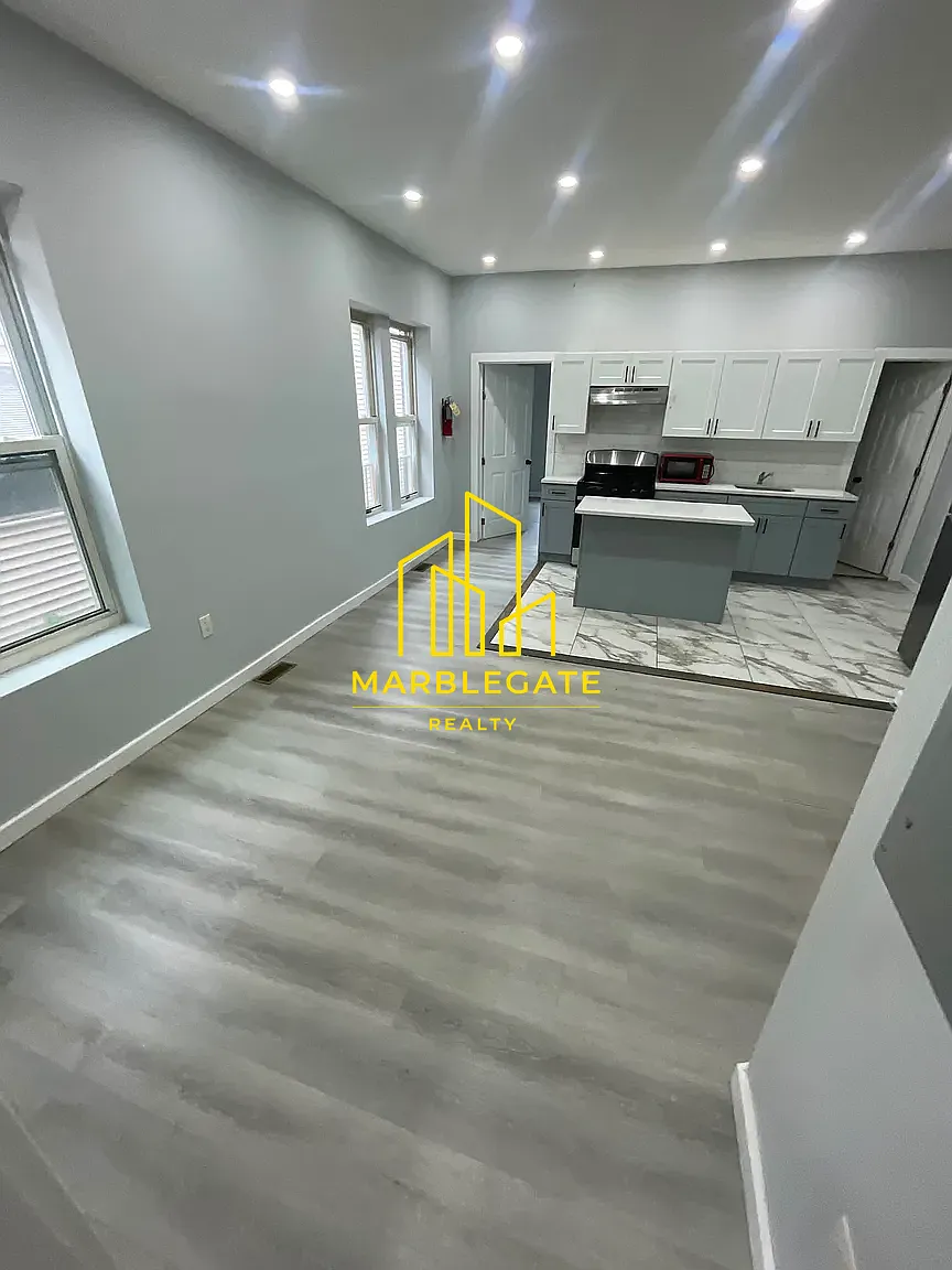 5 bed, $2,600 — Photo 2