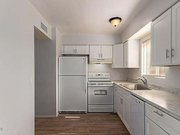 4th image of 3605 W BETHANY HOME Road #2