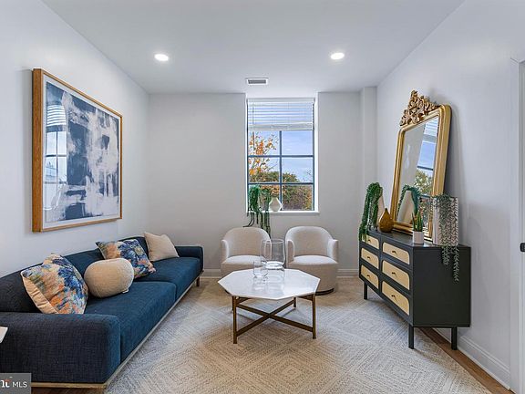 4th image of 1229 King St #201-1