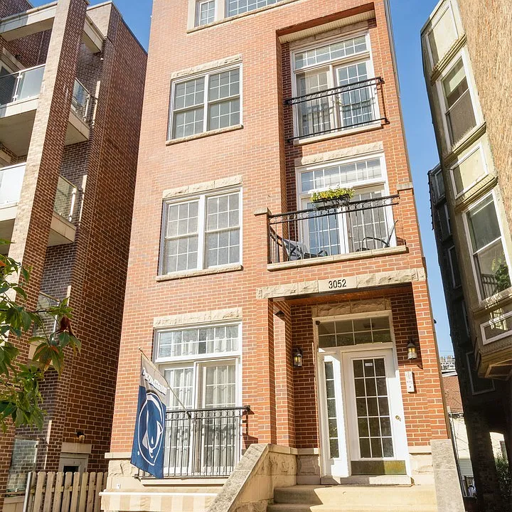 3052 N Sheffield Ave #3