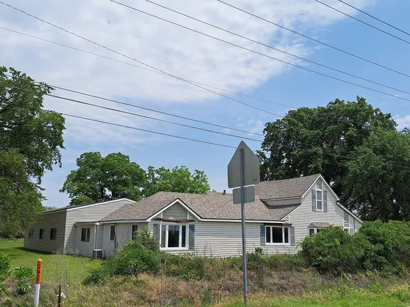 906 E 43rd Ave, Hutchinson, KS 67502