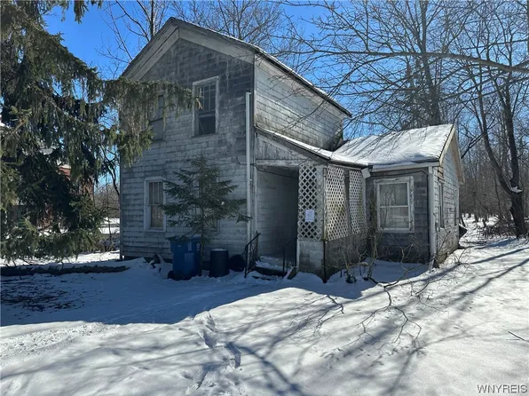 2053 Shadagee Rd, Derby, NY 14047