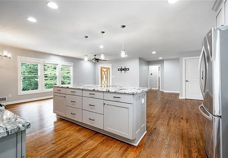 2470 Landeau Cir — Photo 12