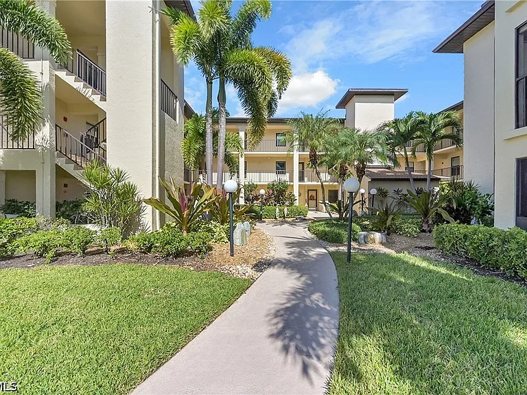 8474 Charter Club Cir #13 — Photo 4