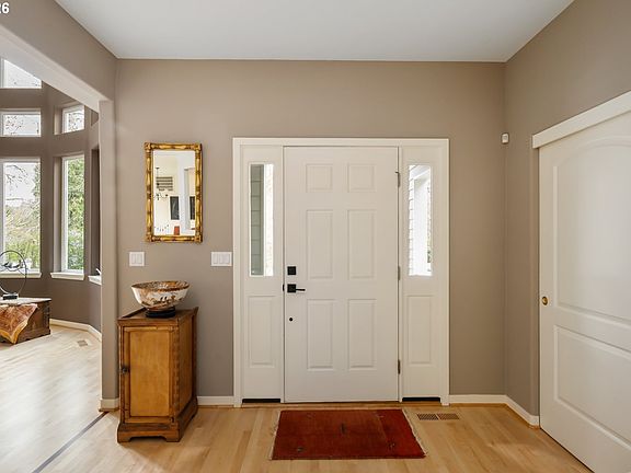 4th image of 3016 SE Berkeley Pl