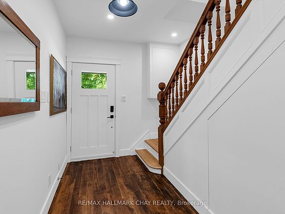 4th image of 26 Edward St W