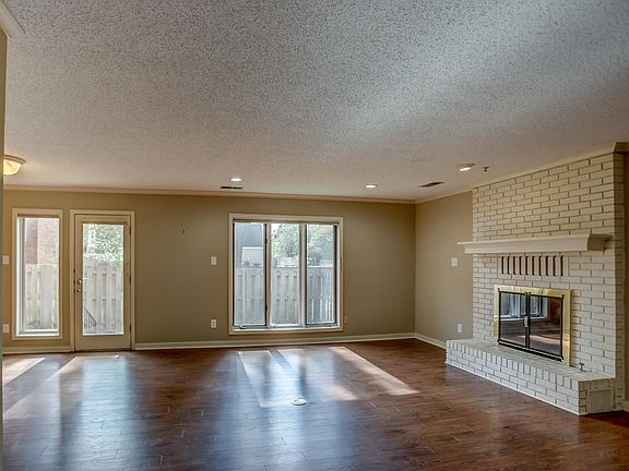 3rd image of 2009 Farmington Bend Dr #15
