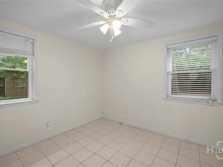 527 Red Oak Dr — Photo 14