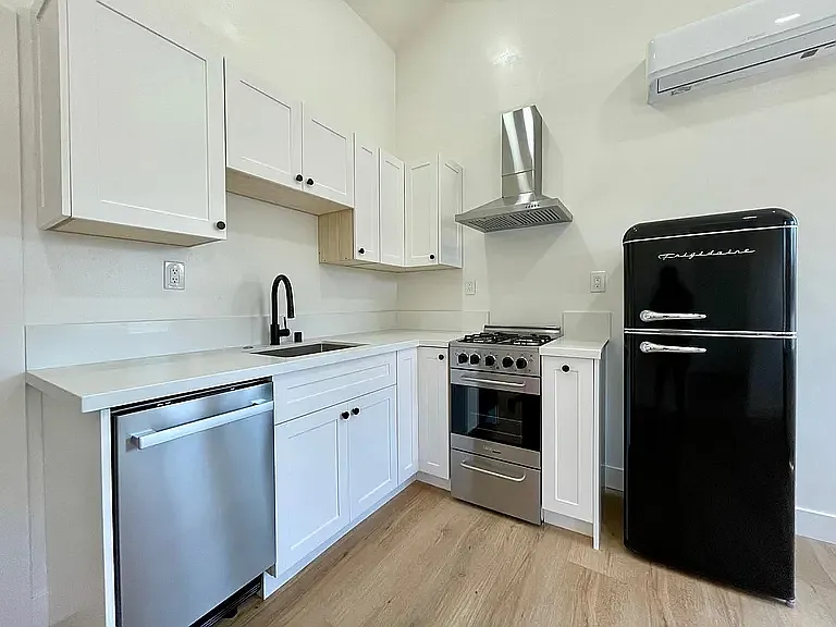 3155 Atwater Ave — Photo 2