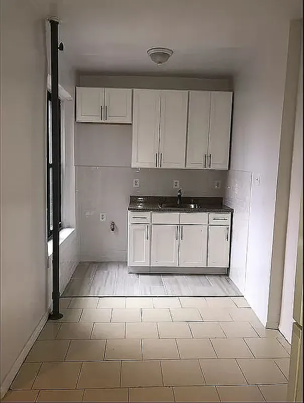 3015 Roberts Avenue — Photo 3
