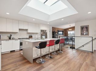 220 Grosvenor Ave N, Burnaby, BC V5B1J4