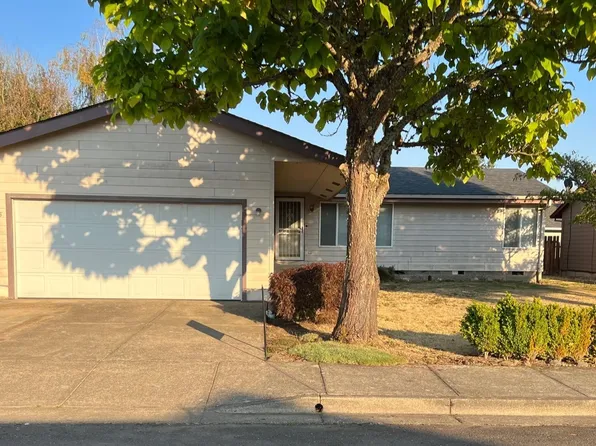 765 SE Lacey St, Sheridan, OR 97378