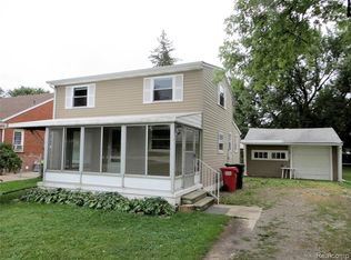 18270 Sycamore St, Roseville, MI 48066