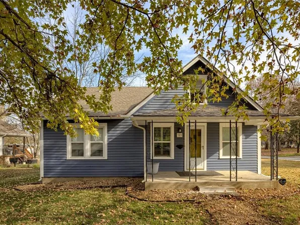 309 5th Ave S, Greenwood, MO 64034