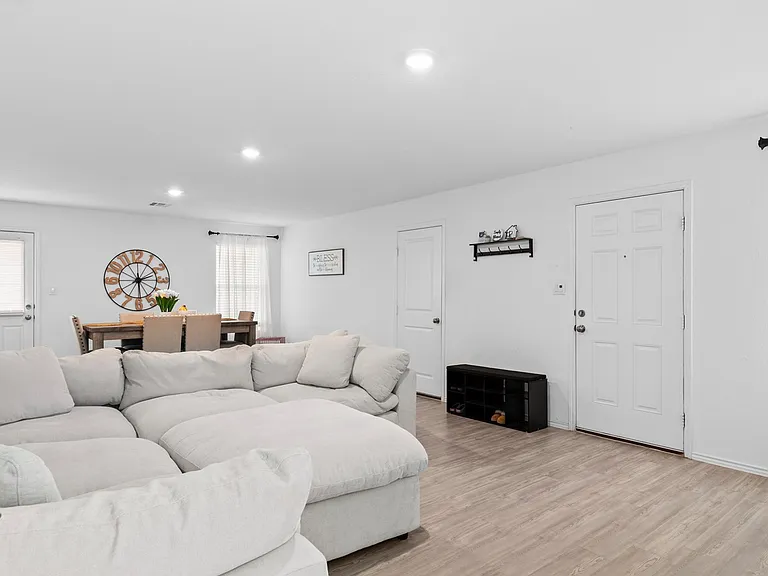5463 Daphne Path — Photo 3