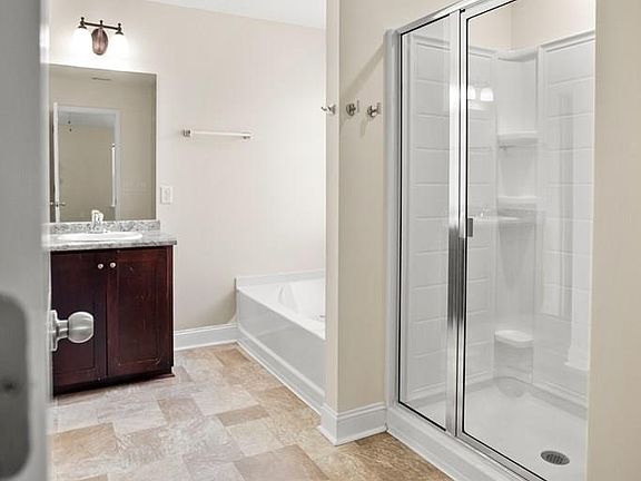 3rd image of 267 Alcott Cir