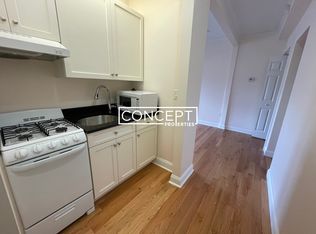 219A Commonwealth Ave #11A, Chestnut Hill, MA 02467