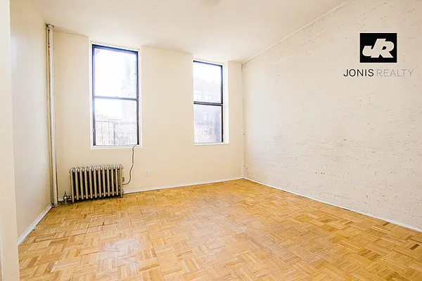 Rented by Jonis Realty | media 5