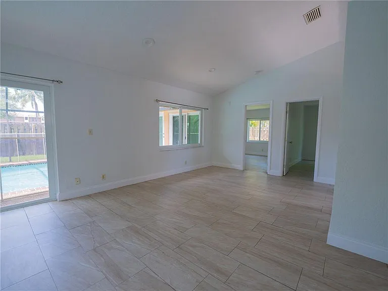 5332 NW 29th Ct — Photo 9