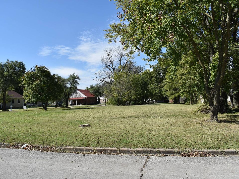 2nd image of 703 N 8th St
