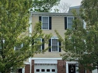 211 Persimmon Ln, Canonsburg, PA 15317