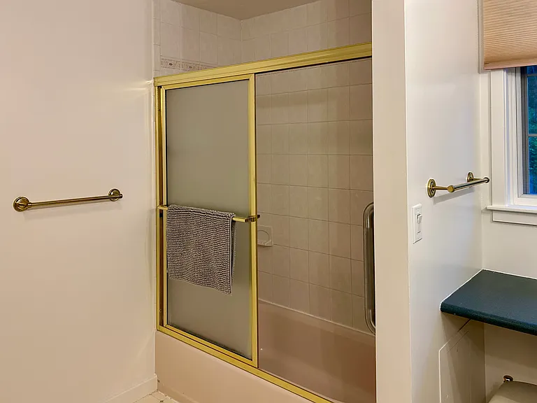 76 Laurel Ln — Photo 22