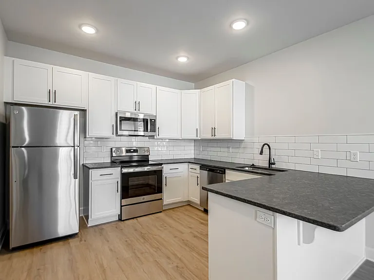 1 Bed 1.5 Bath Townhome in Rockwater Village - Downtown North Little Rock — Photo 6
