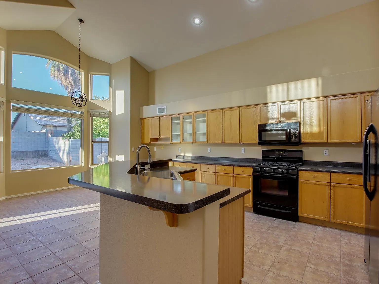 516 W Anderson Ave — Photo 3