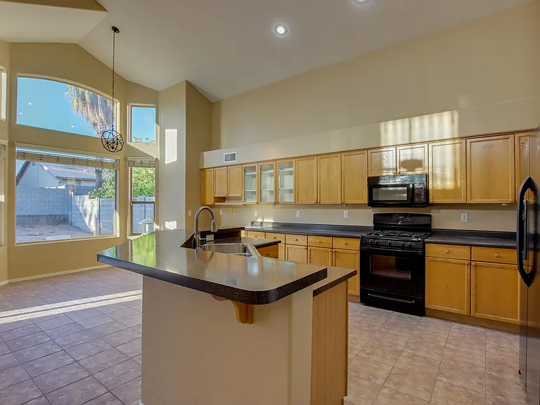 516 W Anderson Ave — Photo 4