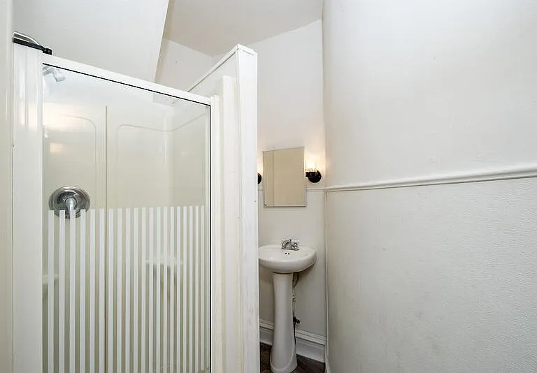 236 Saratoga St #7 — Photo 10