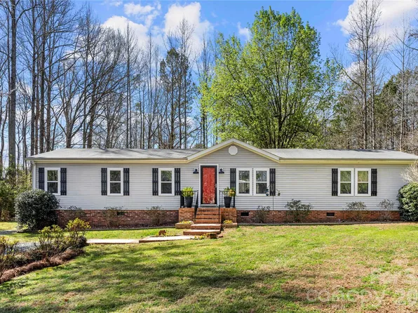 230 Valley View Dr, Clover, SC 29710