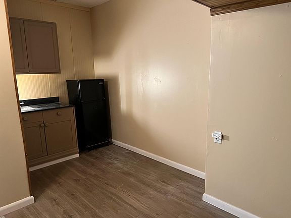 3rd image of 178 Kelly Cir #A