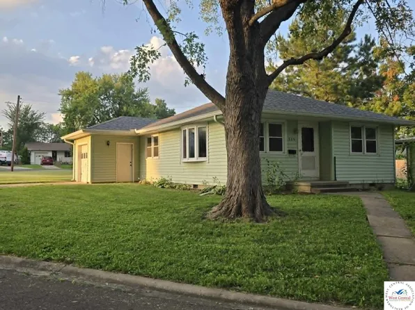 303 E Truman Ave, Clinton, MO 64735