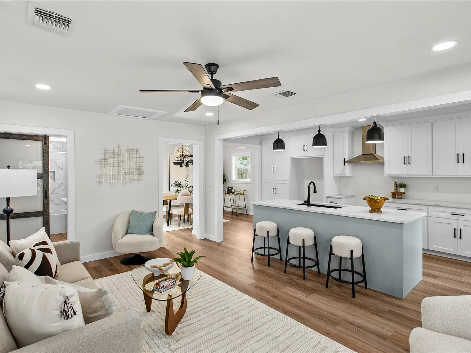 4 bed, 3.0 bath, 1918 sqft, $2,600 — Photo 4