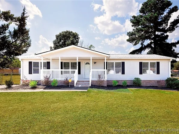 1504 Clan Campbell Dr, Raeford, NC 28376
