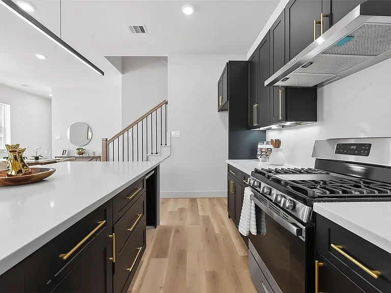 975 Highland Light Ln — Photo 11