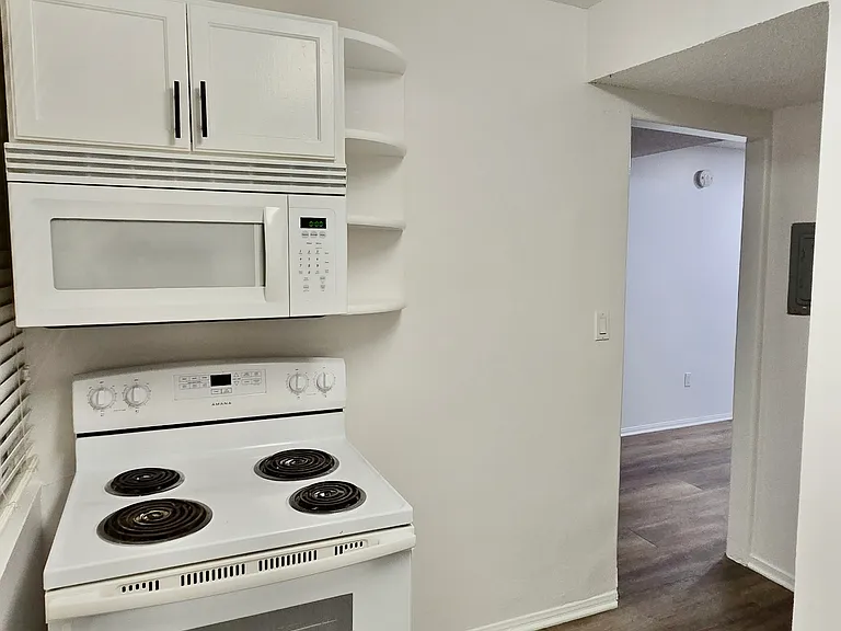 Vista Garden Apartments — Photo 10
